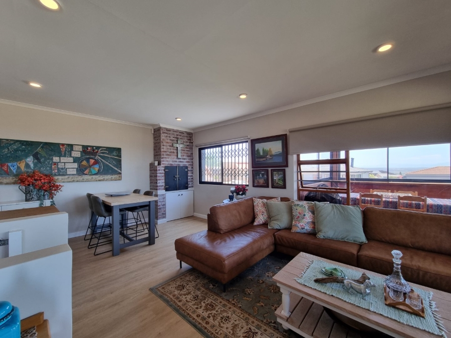4 Bedroom Property for Sale in Wavecrest Eastern Cape
